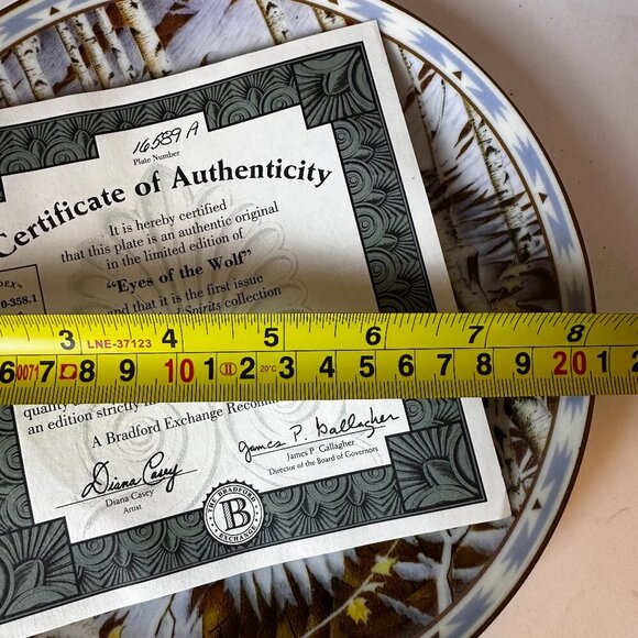 "EYES OF THE WOLF" BY DIANA CASEY, DECORATIVE PLATE # 16589 A - Picture 5 of 5